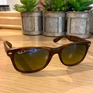 Ray Ban New Wayfarer RB 2132. Like New